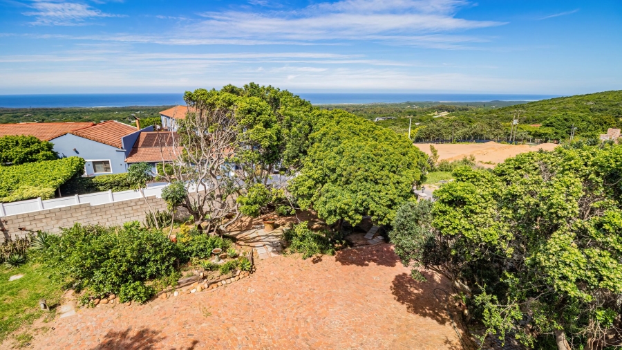 5 Bedroom Property for Sale in Lovemore Park Eastern Cape